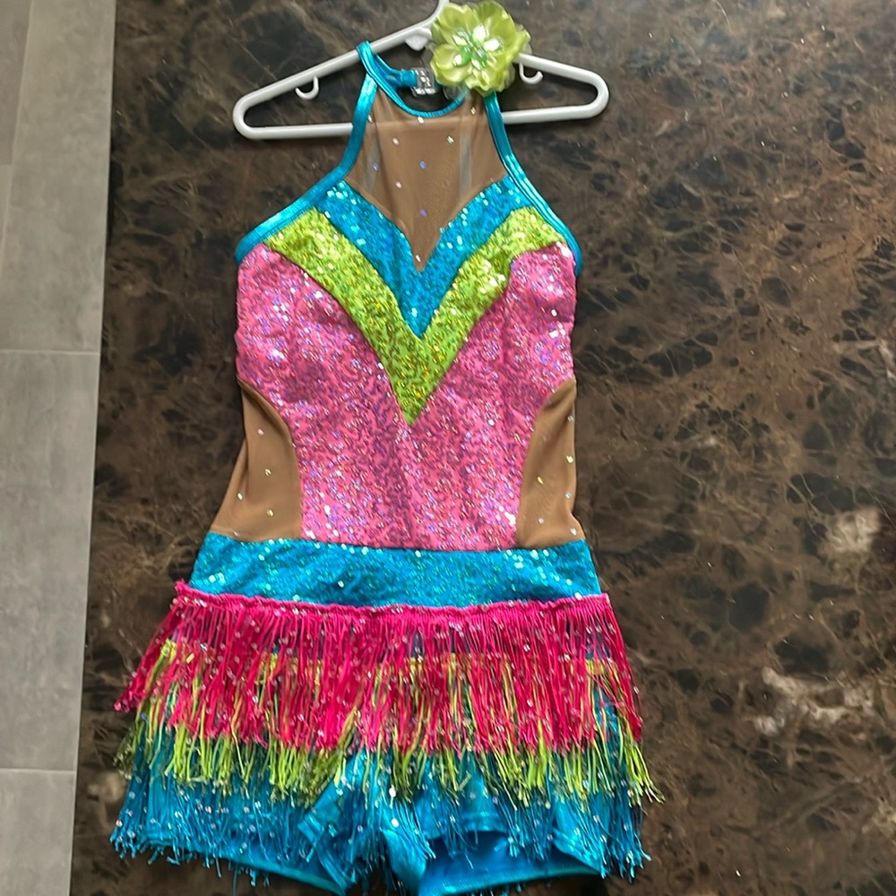 18082y 
Medium child 
With flower headpiece